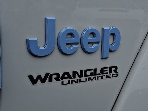 Used 2020 Jeep Wrangler Unlimited Sahara AWD/4WD image 28