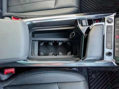 Used 2021 Audi e-tron Premium w/ Towing Package image 57