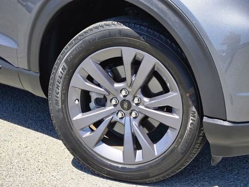 Used 2023 Ford Explorer XLT w/ Equipment Group 202A image 5