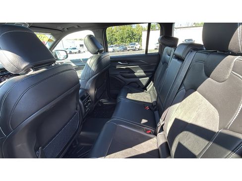Used 2024 Jeep Grand Cherokee Altitude AWD/4WD image 35