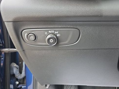 Used 2023 Buick Envision Essence FWD image 18