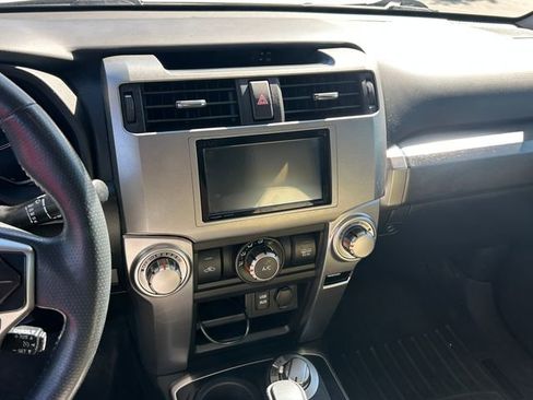 Used 2018 Toyota 4Runner SR5 Premium image 11