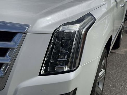 Used 2019 Cadillac Escalade Premium Luxury RWD image 6