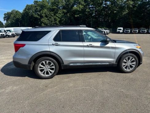 Used 2023 Ford Explorer XLT w/ Equipment Group 202A AWD/4WD image 6