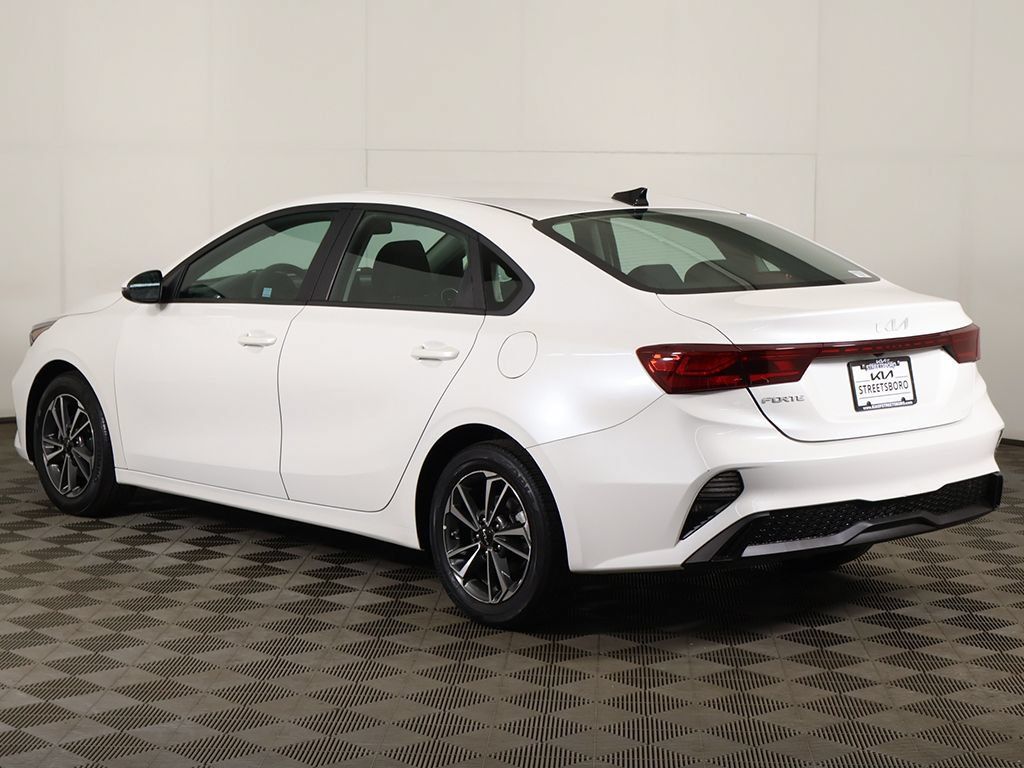 Used 2022 Kia Forte LXS w/ LXS Technology Package FWD image 11