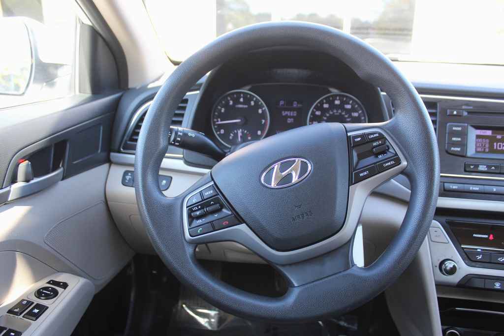 Used 2018 Hyundai Elantra SE FWD image 15