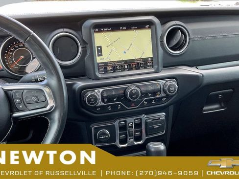 Used 2020 Jeep Gladiator Overland AWD/4WD image 6
