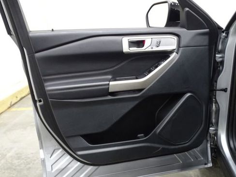Used 2023 Ford Explorer Limited AWD/4WD image 18