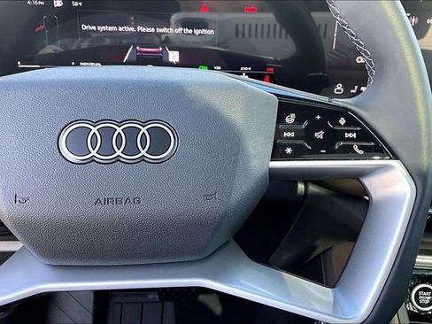 Used 2025 Audi Q5 Premium w/ Convenience Package image 12