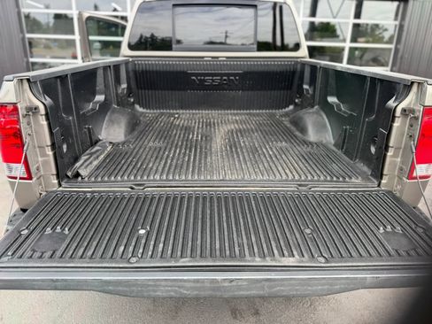 Used 2006 Nissan Titan SE AWD/4WD image 16