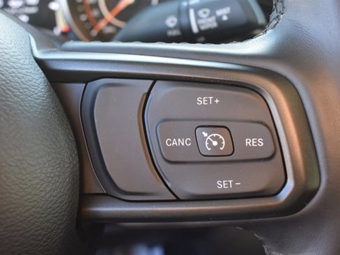 Used 2023 Jeep Gladiator Willys image 21