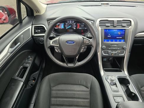 Used 2020 Ford Fusion SE FWD image 16