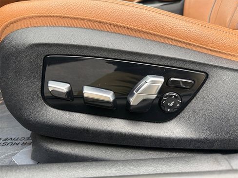 Used 2020 BMW 540i xDrive w/ M Sport Package image 34