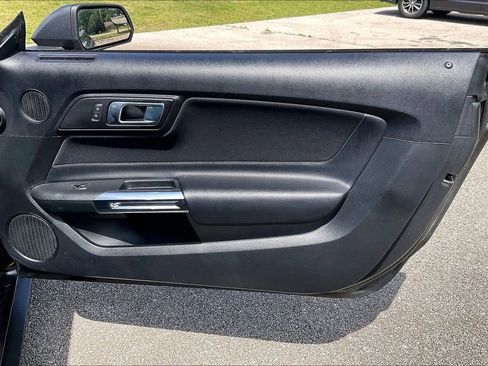 Used 2019 Ford Mustang Coupe w/ Equipment Group 101A RWD image 23