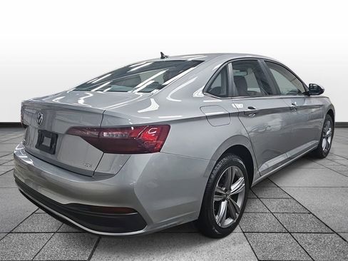 Used 2024 Volkswagen Jetta SE image 5