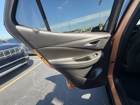 Used 2024 Buick Encore GX Sport Touring w/ Black Roof Package FWD image 18