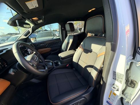 Used 2025 GMC Canyon AT4 image 12