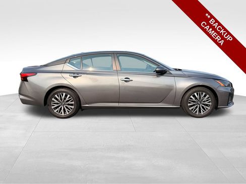 Used 2023 Nissan Altima 2.5 SV w/ SV Premium Package FWD image 8