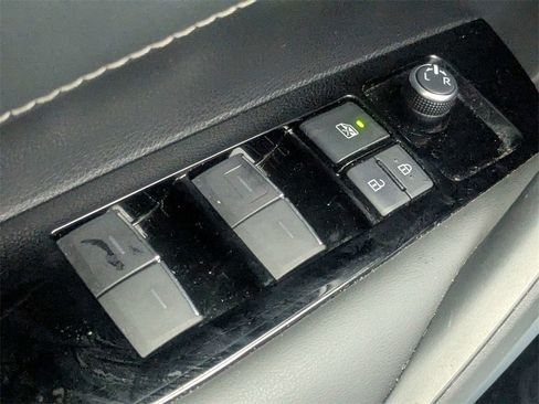 Used 2020 Toyota Corolla SE image 22