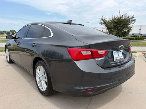 Used 2017 Chevrolet Malibu LT FWD image 17