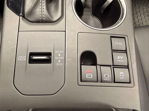 Used 2024 Toyota Highlander XLE AWD/4WD image 39