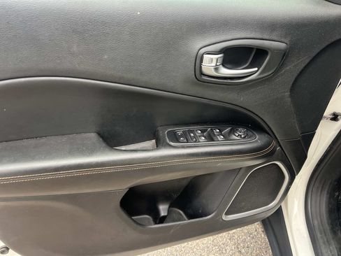 Used 2019 Jeep Compass Limited AWD/4WD image 12