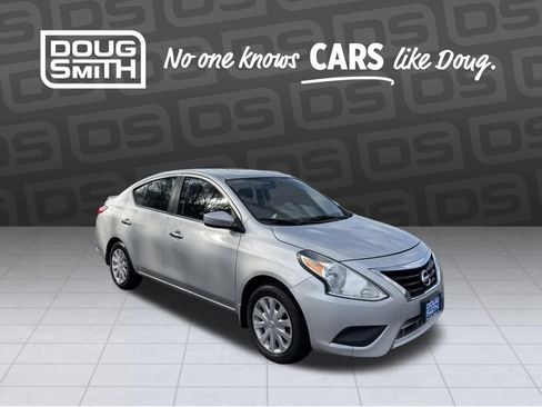 Used 2015 Nissan Versa SV image 7