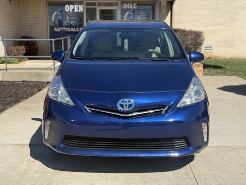 Used 2012 Toyota Prius V Two image 2