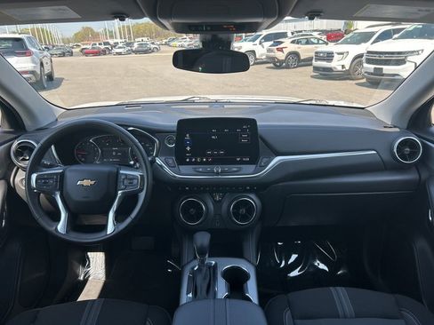 Used 2025 Chevrolet Blazer LT AWD/4WD image 12