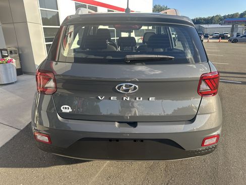 Used 2025 Hyundai Venue SEL FWD image 7