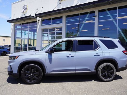 Used 2025 Honda Pilot Black Edition image 4