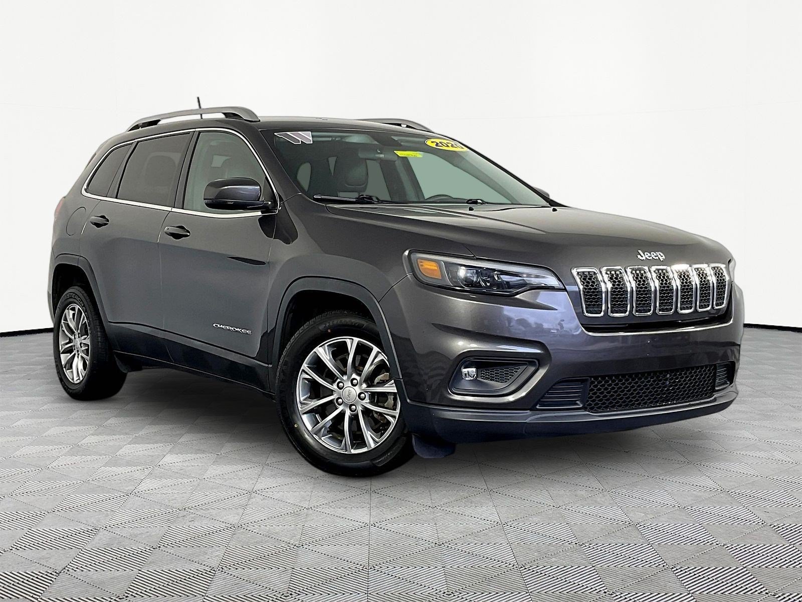 Used 2020 Jeep Cherokee Latitude Plus FWD image 3