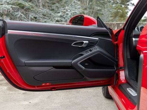 Certified 2025 Porsche 718 Cayman GT4 image 22