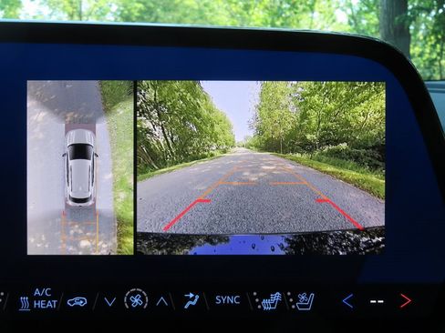 New 2025 Chevrolet Equinox EV RS image 8