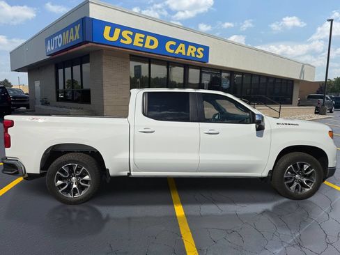 Used 2024 Chevrolet Silverado 1500 LT AWD/4WD image 2