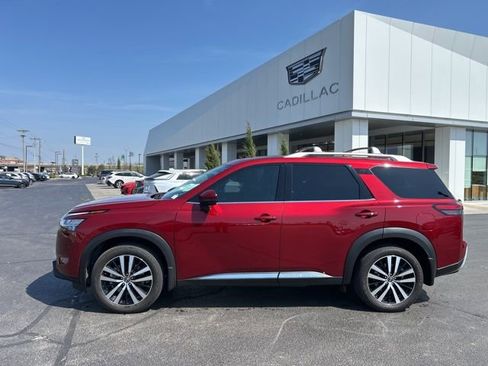 Used 2023 Nissan Pathfinder Platinum image 1