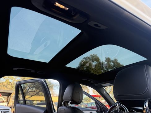 Used 2019 Mercedes-Benz GLC 300 image 24