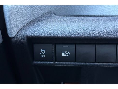 Used 2025 Toyota Sienna XLE FWD image 31