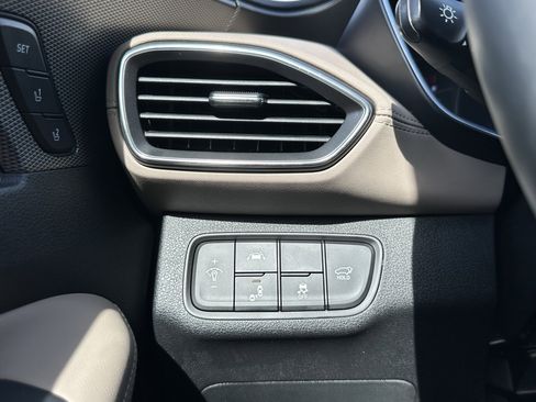 Used 2020 Hyundai Santa Fe Limited image 31