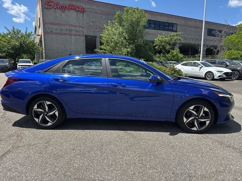 Used 2023 Hyundai Elantra SEL w/ Convenience Package FWD image 17