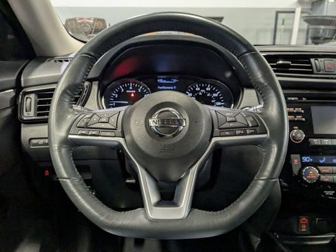 Used 2017 Nissan Rogue SV image 14