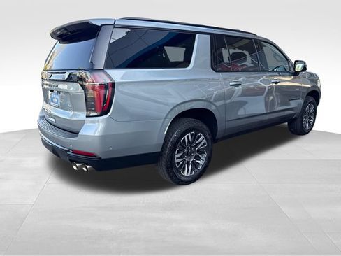 Used 2025 Chevrolet Suburban Z71 AWD/4WD image 5