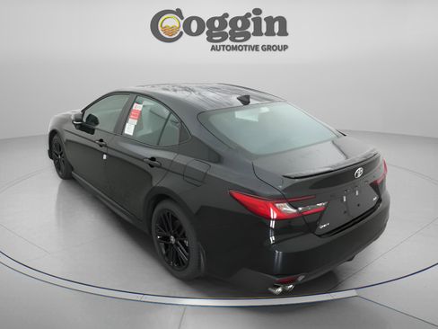 Used 2025 Toyota Camry SE image 5