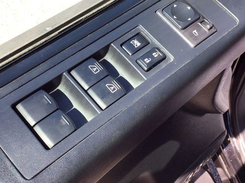 Used 2011 Nissan Titan SV w/ SV Premium Utility Pkg image 16