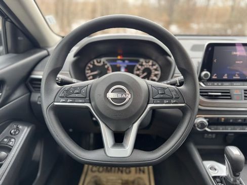 Used 2025 Nissan Altima 2.5 SV image 23