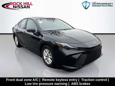 Used 2025 Toyota Camry LE image 1