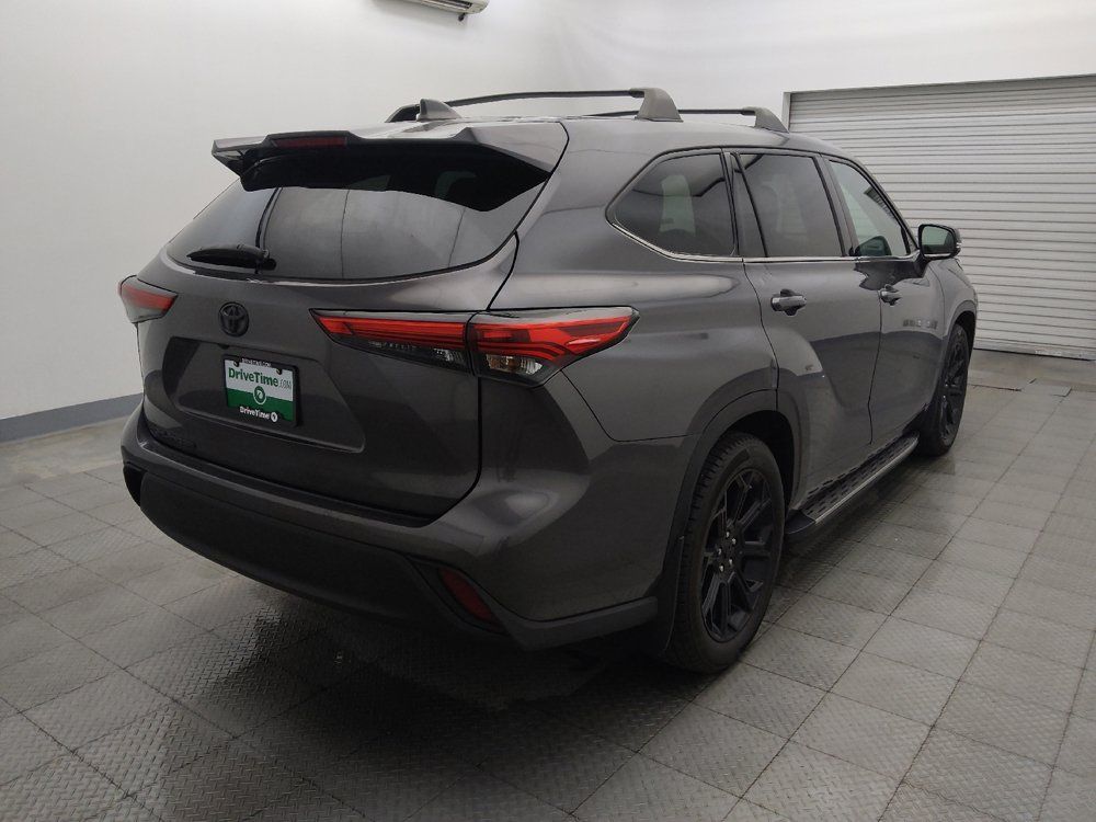Used 2022 Toyota Highlander L FWD image 9