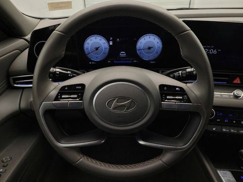 Used 2025 Hyundai Elantra SEL image 22
