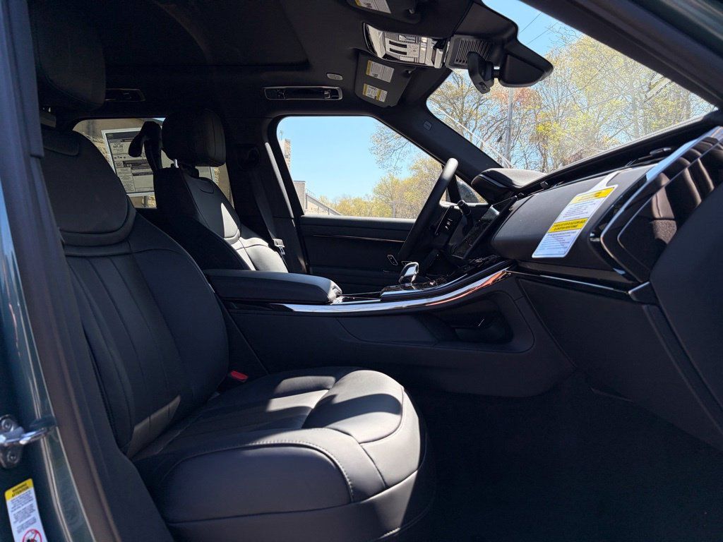 New 2026 Land Rover Range Rover Sport Dynamic SE AWD/4WD image 15