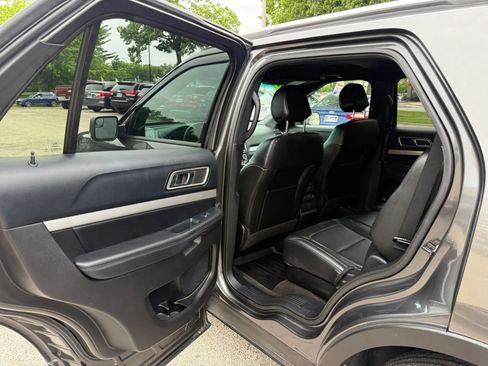 Used 2016 Ford Explorer XLT w/ Equipment Group 202A AWD/4WD image 12